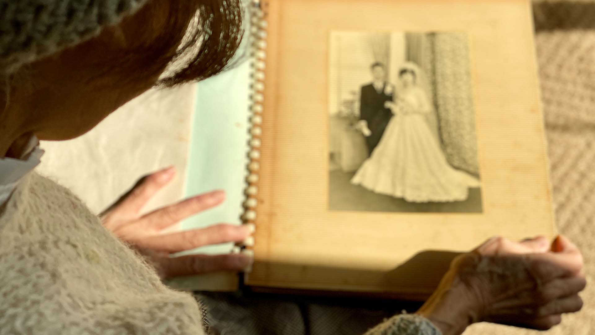 昔の結婚式写真（家族の歴史動画制作）