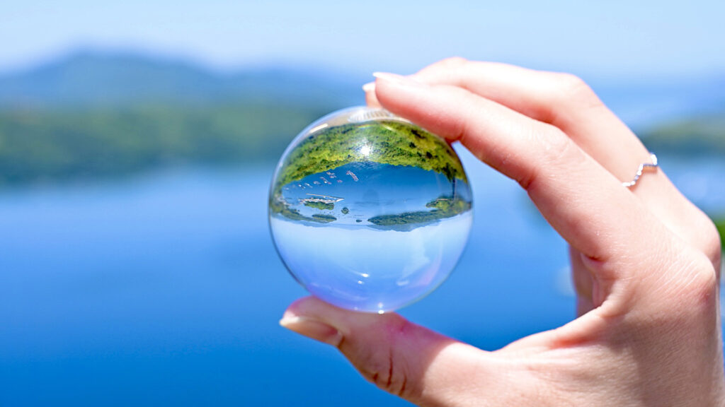 自己ブランディング動画制作・ビデオ編集（水晶玉から見る景色）